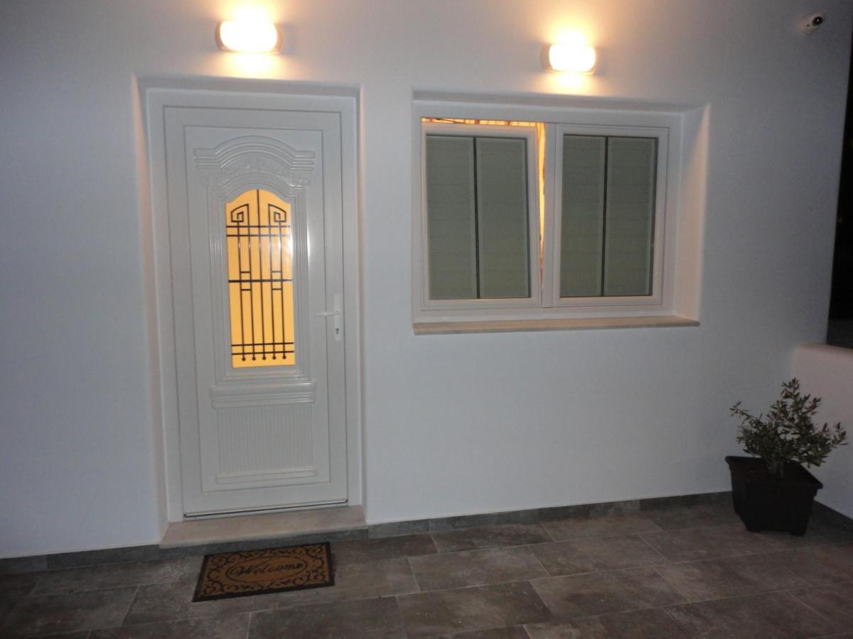 Triena Apartments Fira  Exterior photo